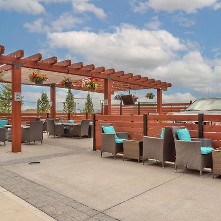 Best Western Premier Executive Residency Медисин Хет Екстериор снимка