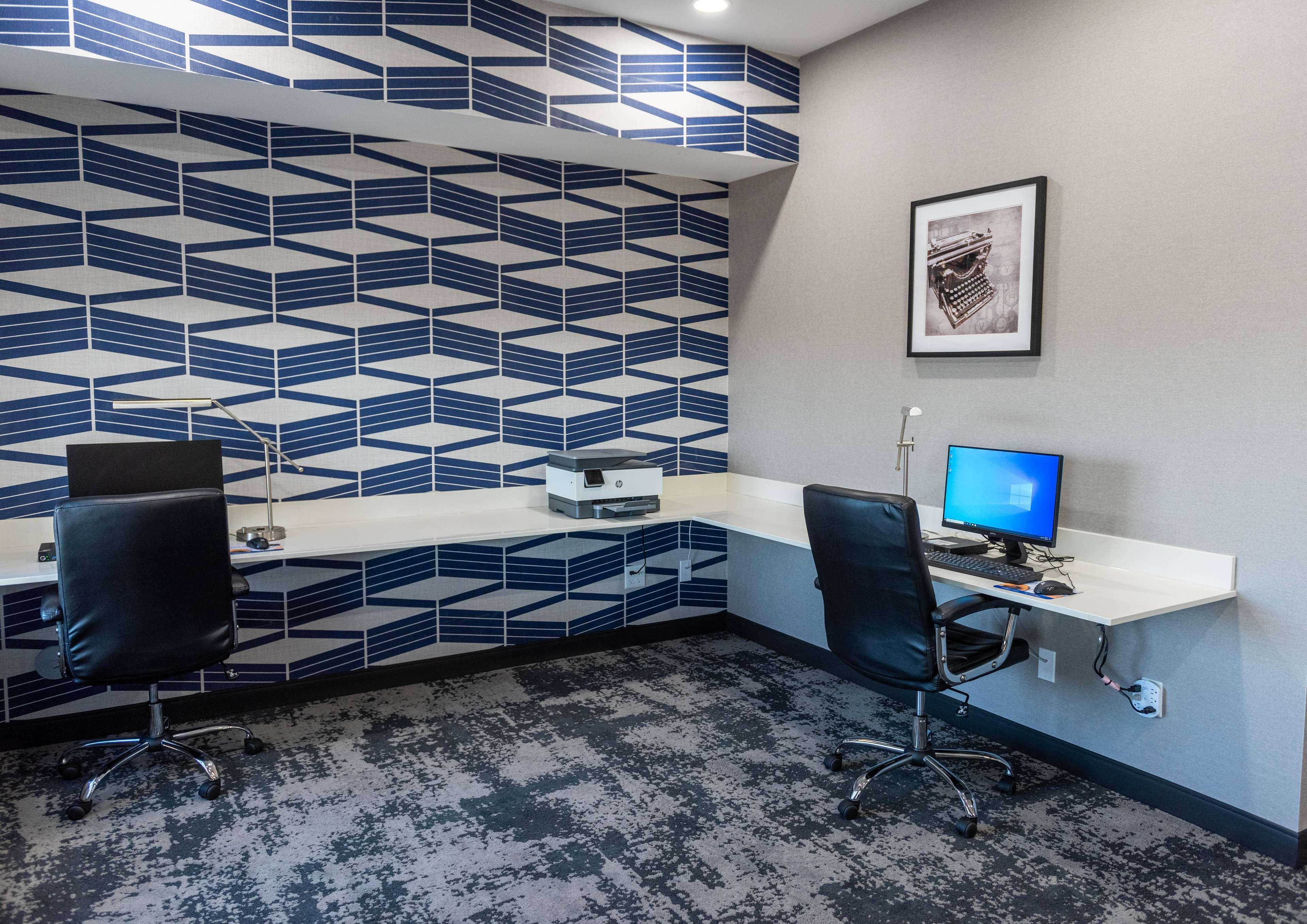 Best Western Premier Executive Residency Медисин Хет Екстериор снимка