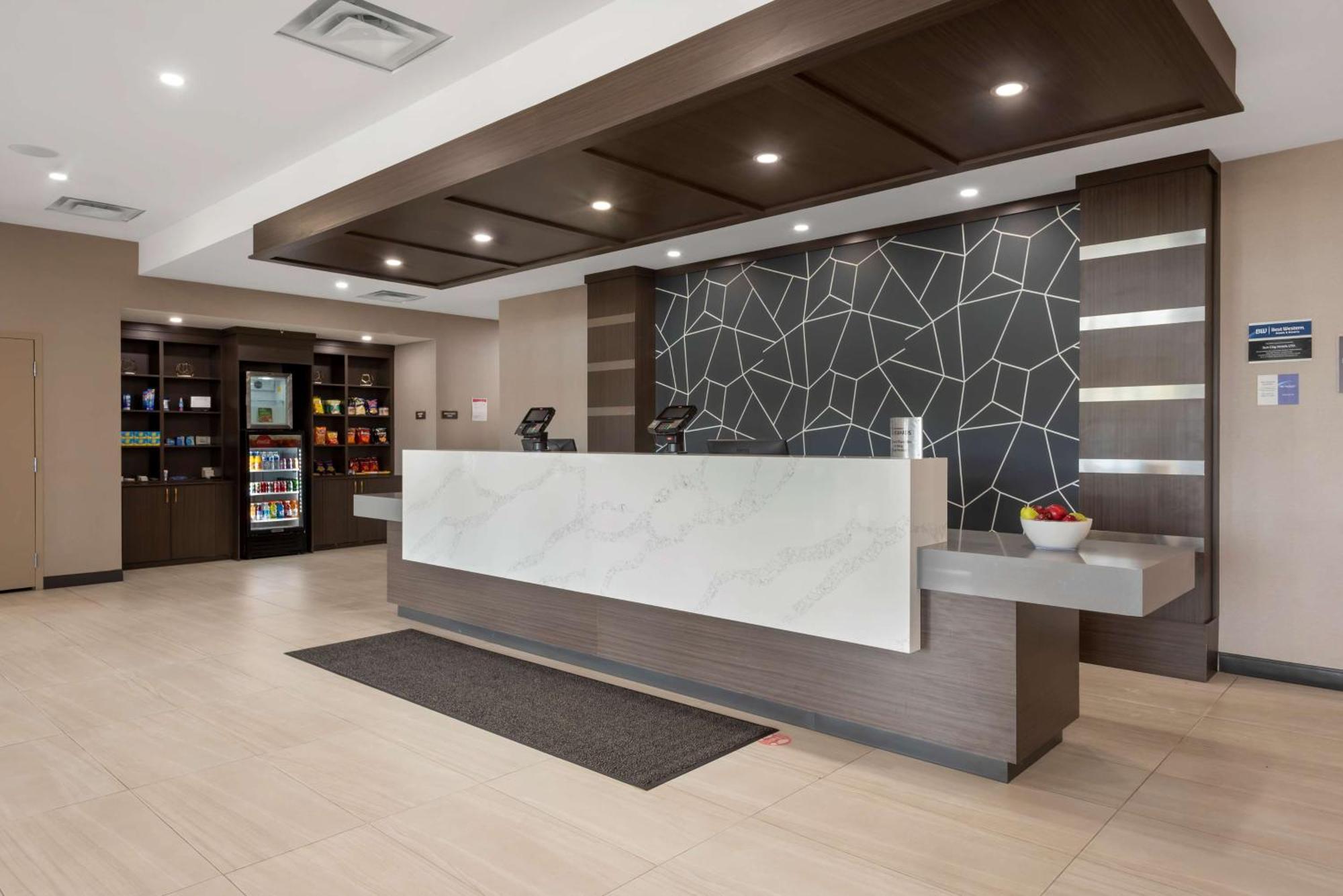 Best Western Premier Executive Residency Медисин Хет Екстериор снимка